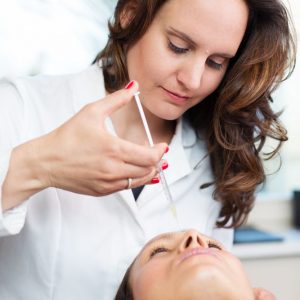 Stirnfalten-Unterspritzung bei Dr. Henriette Salloum in Leipzig